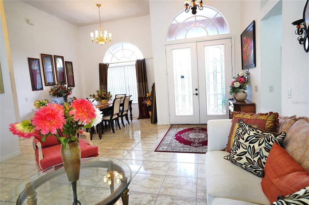 En Renta: $2,300 (3 camas, 2 baños, 2273 Pies cuadrados)