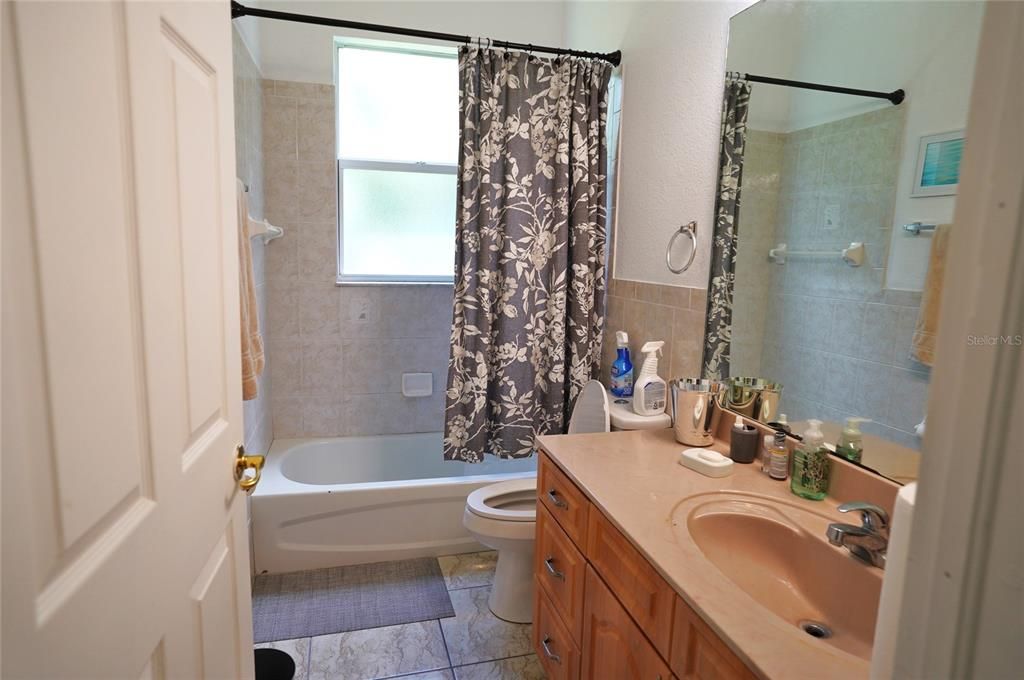 En Renta: $2,300 (3 camas, 2 baños, 2273 Pies cuadrados)