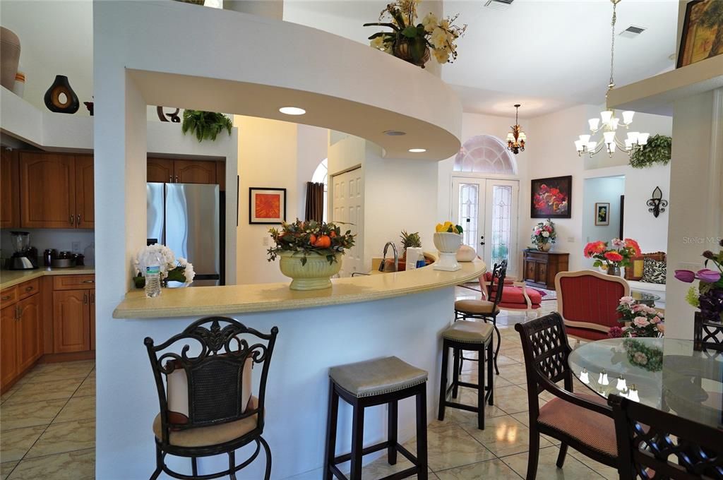 En Renta: $2,300 (3 camas, 2 baños, 2273 Pies cuadrados)