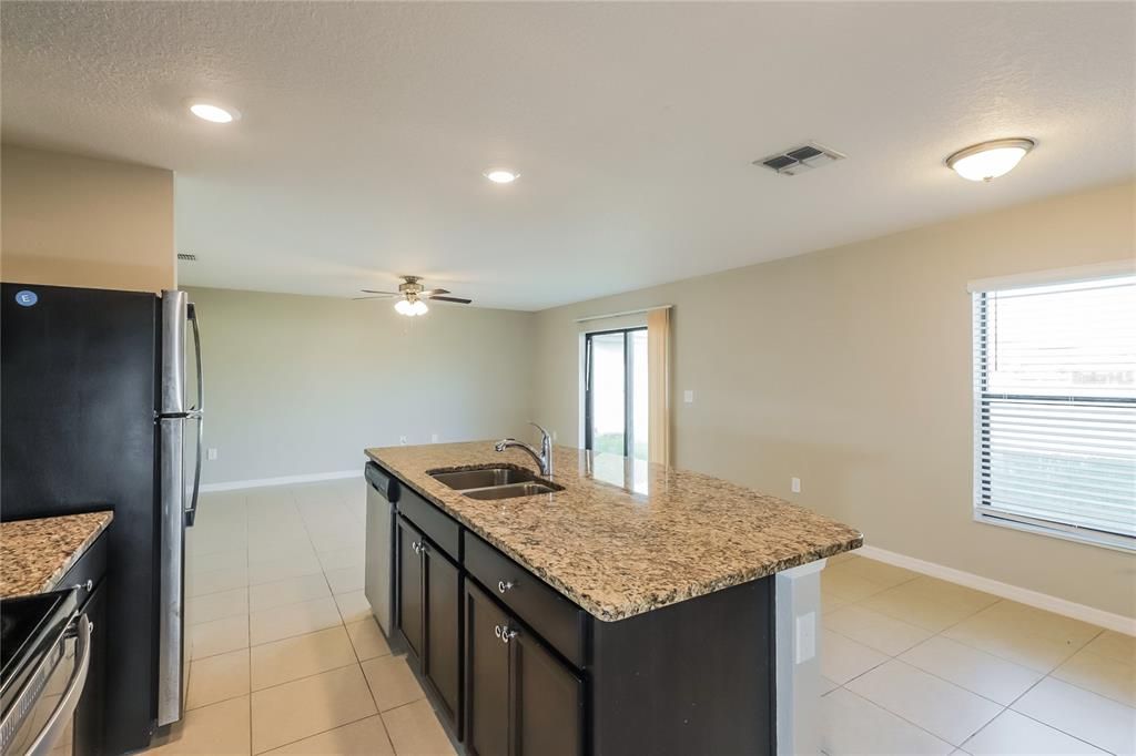 For Rent: $2,055 (4 beds, 2 baths, 1880 Square Feet)