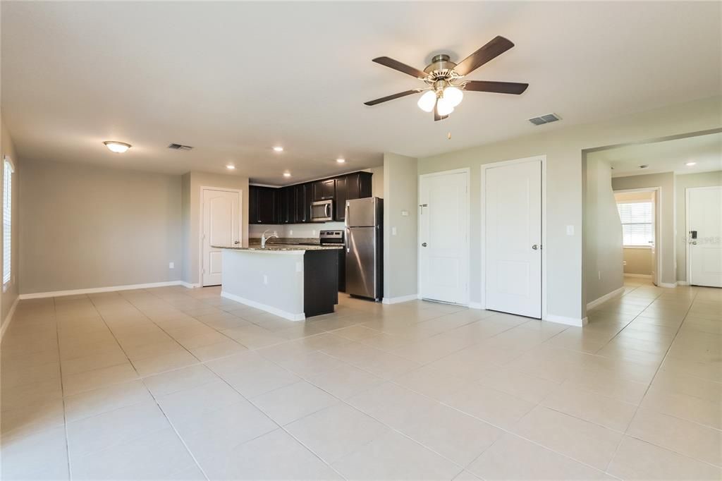 For Rent: $2,055 (4 beds, 2 baths, 1880 Square Feet)