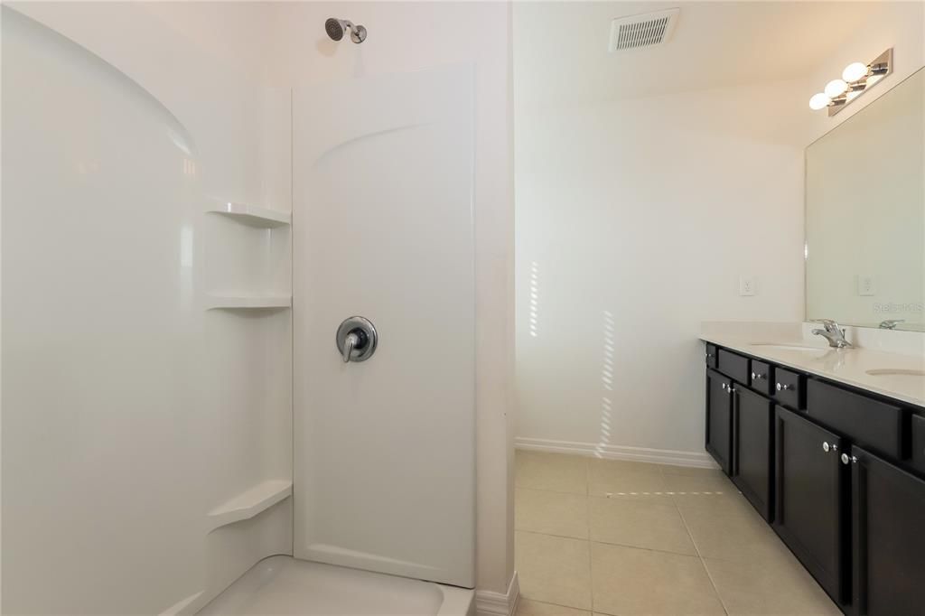 For Rent: $2,055 (4 beds, 2 baths, 1880 Square Feet)