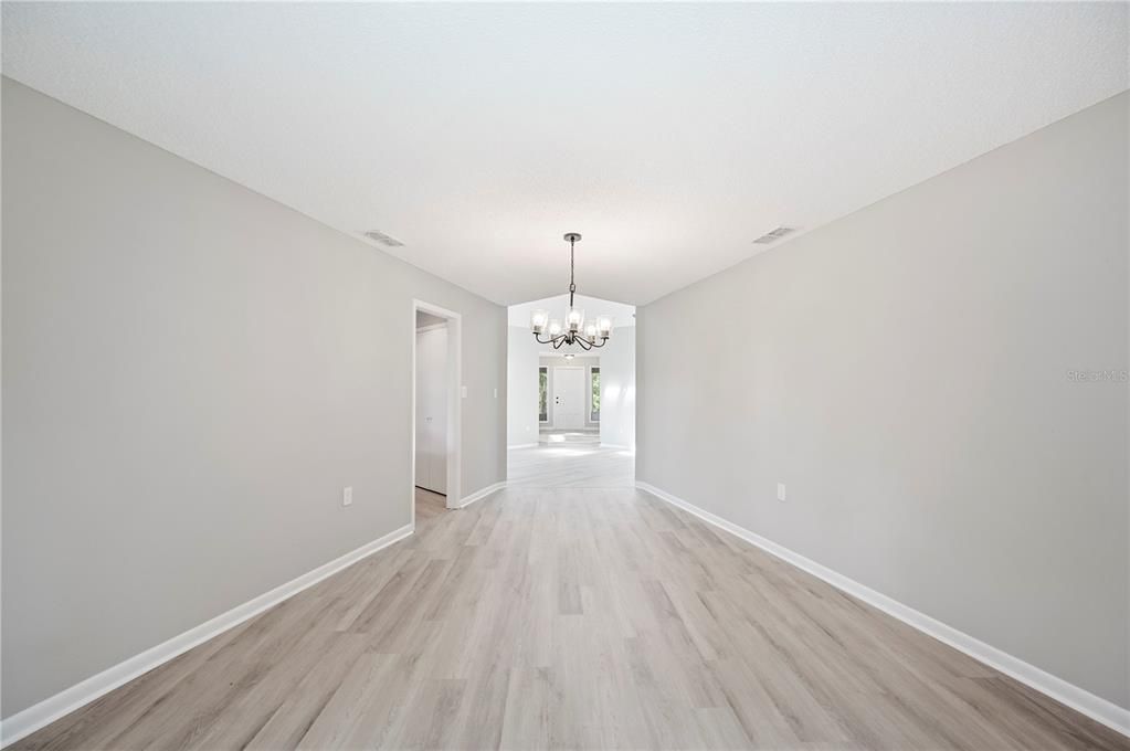 En Venta: $439,950 (5 camas, 3 baños, 2346 Pies cuadrados)