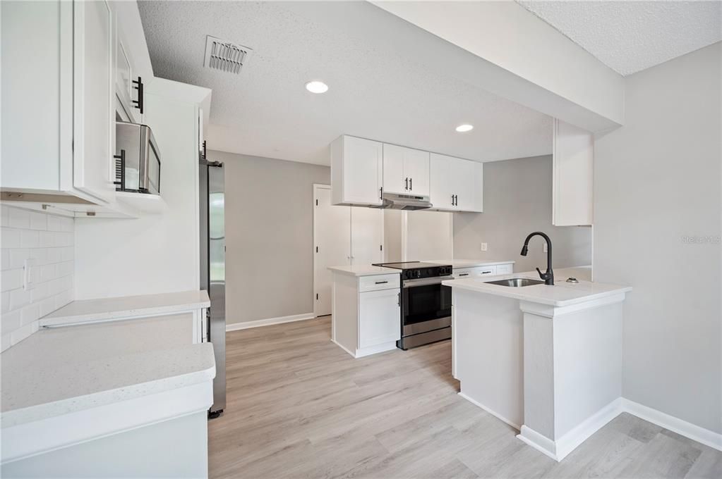 En Venta: $439,950 (5 camas, 3 baños, 2346 Pies cuadrados)