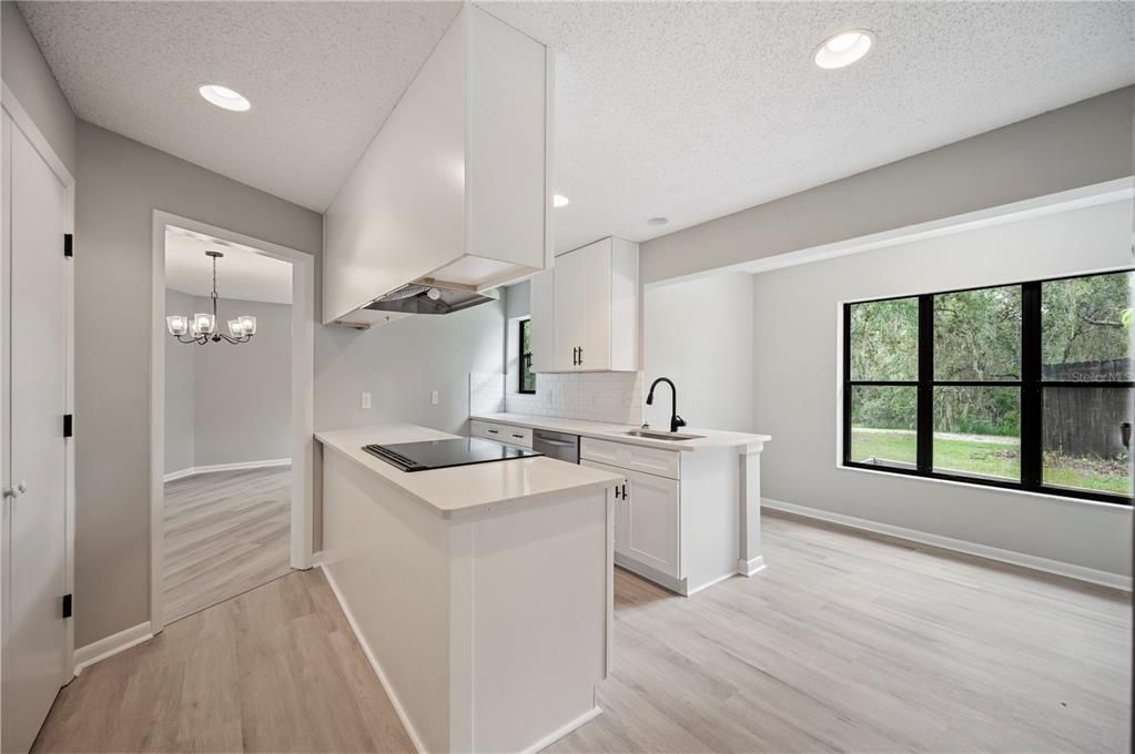 En Venta: $439,950 (5 camas, 3 baños, 2346 Pies cuadrados)