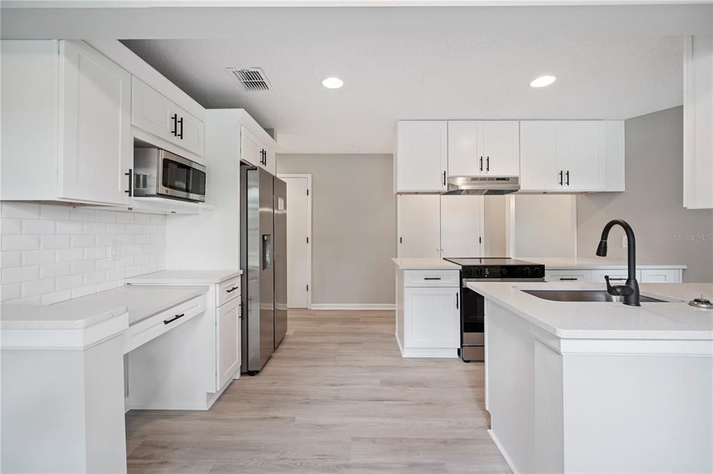 En Venta: $439,950 (5 camas, 3 baños, 2346 Pies cuadrados)