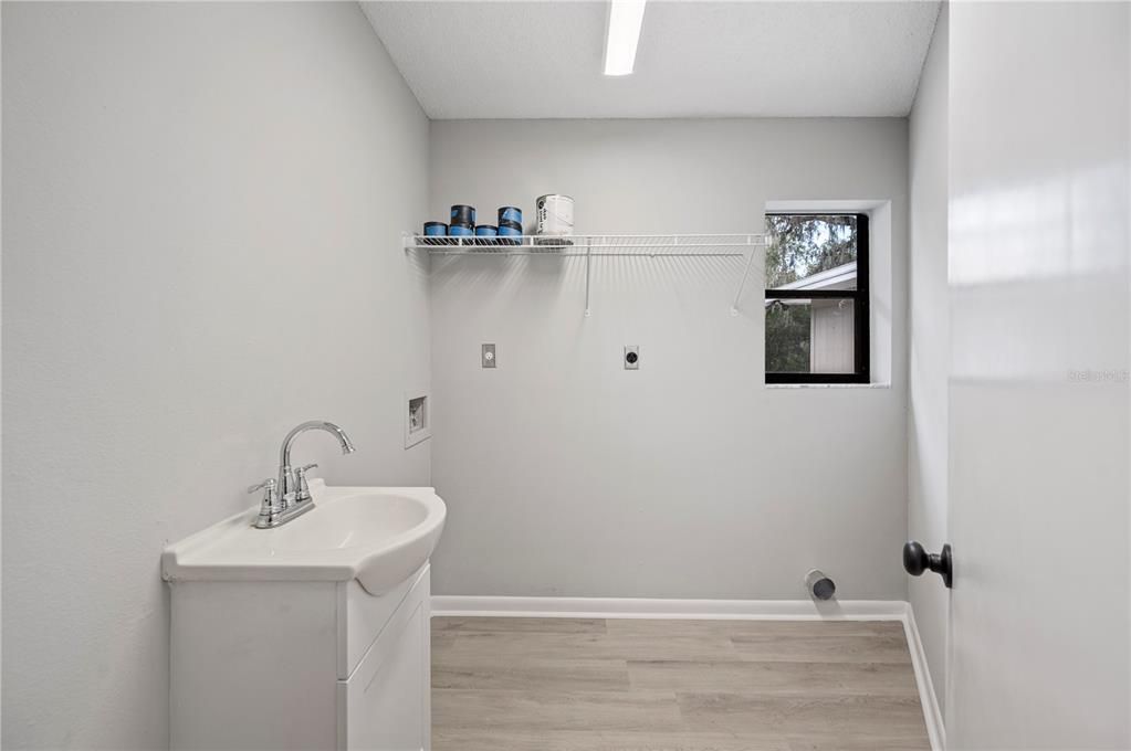 En Venta: $439,950 (5 camas, 3 baños, 2346 Pies cuadrados)