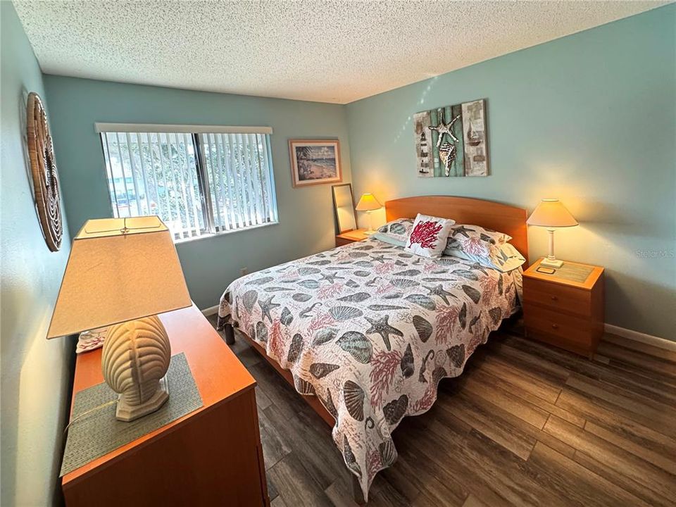 Под контрактом: $299,500 (2 спален, 2 ванн, 1100 Квадратных фут)