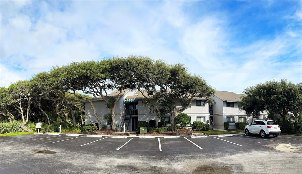 Под контрактом: $299,500 (2 спален, 2 ванн, 1100 Квадратных фут)