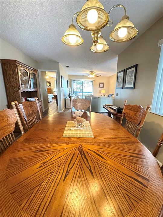 Под контрактом: $299,500 (2 спален, 2 ванн, 1100 Квадратных фут)