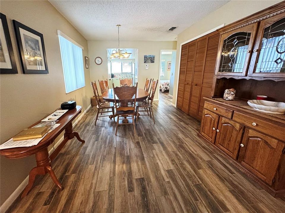 Под контрактом: $299,500 (2 спален, 2 ванн, 1100 Квадратных фут)