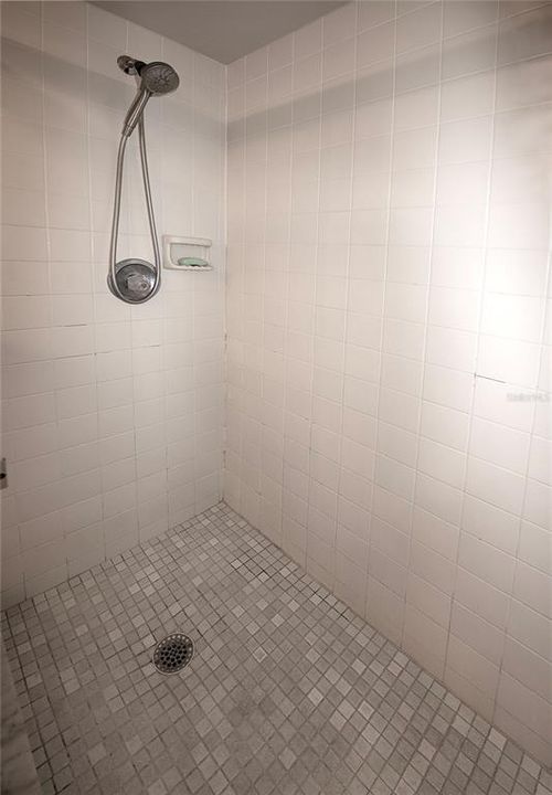 Под контрактом: $299,500 (2 спален, 2 ванн, 1100 Квадратных фут)