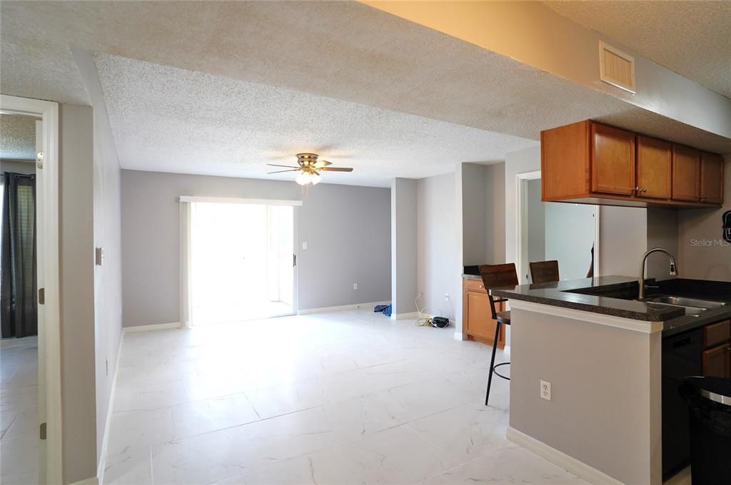 Active With Contract: $174,500 (2 beds, 2 baths, 916 Square Feet)