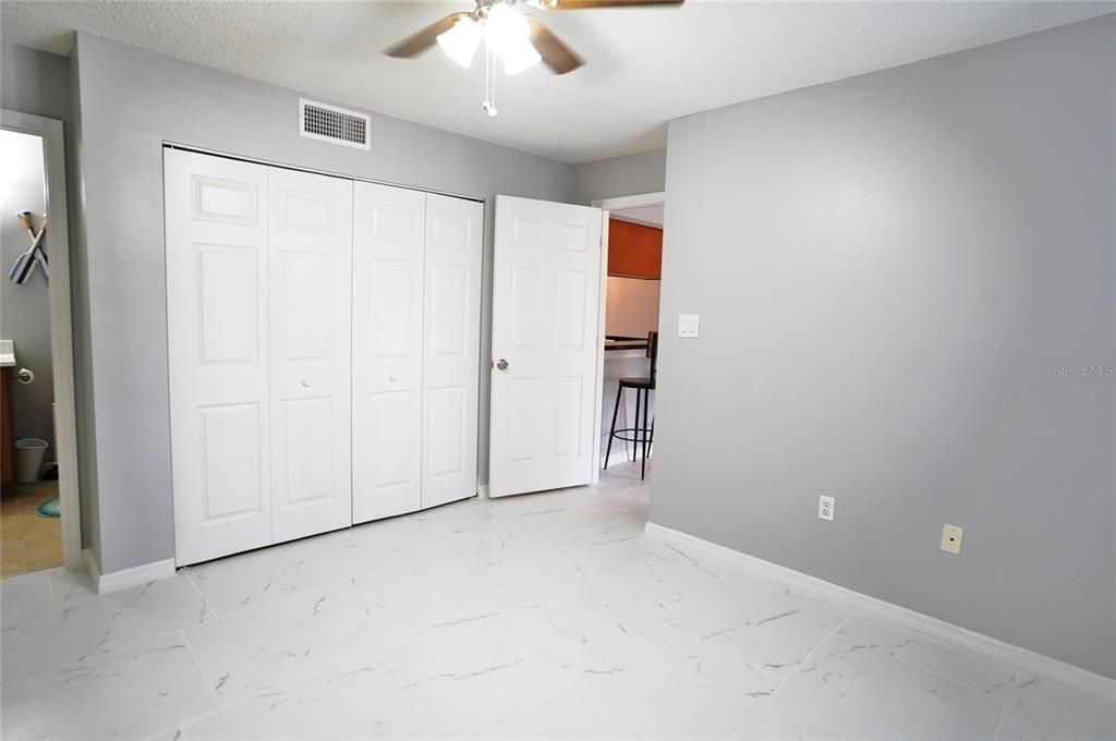 Active With Contract: $174,500 (2 beds, 2 baths, 916 Square Feet)