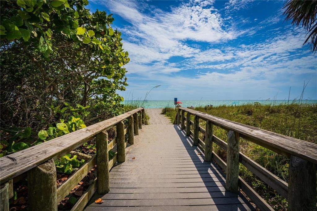 Active With Contract: $174,500 (2 beds, 2 baths, 916 Square Feet)