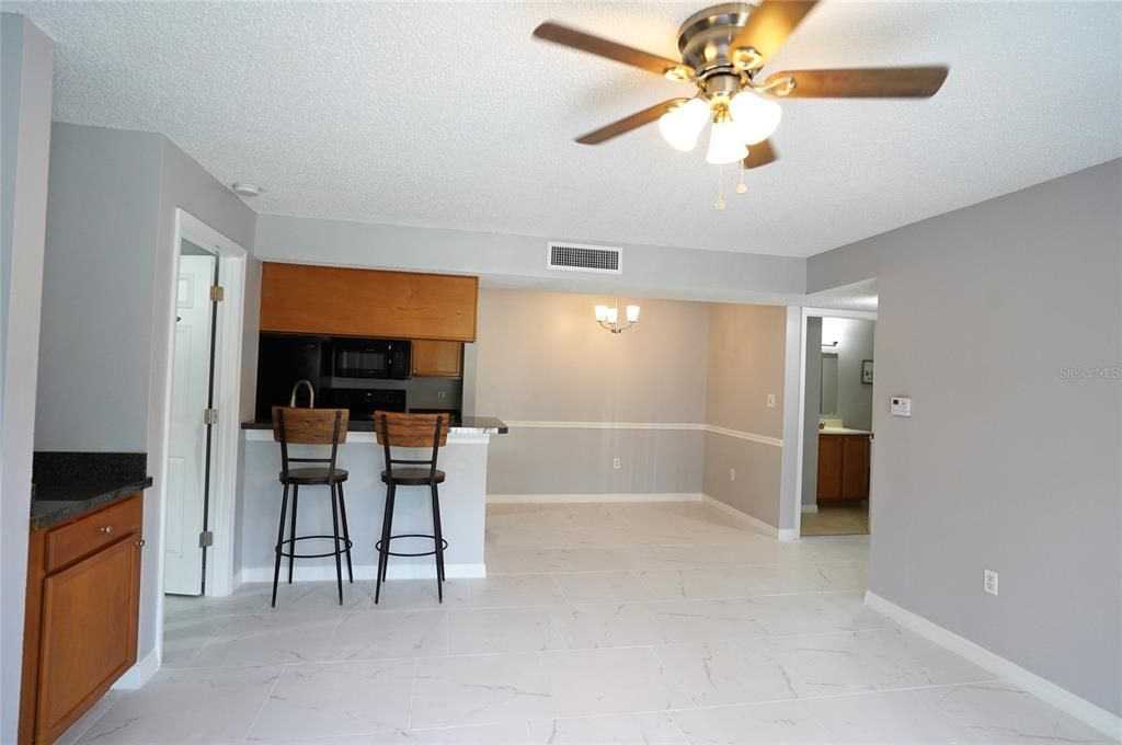 Active With Contract: $174,500 (2 beds, 2 baths, 916 Square Feet)