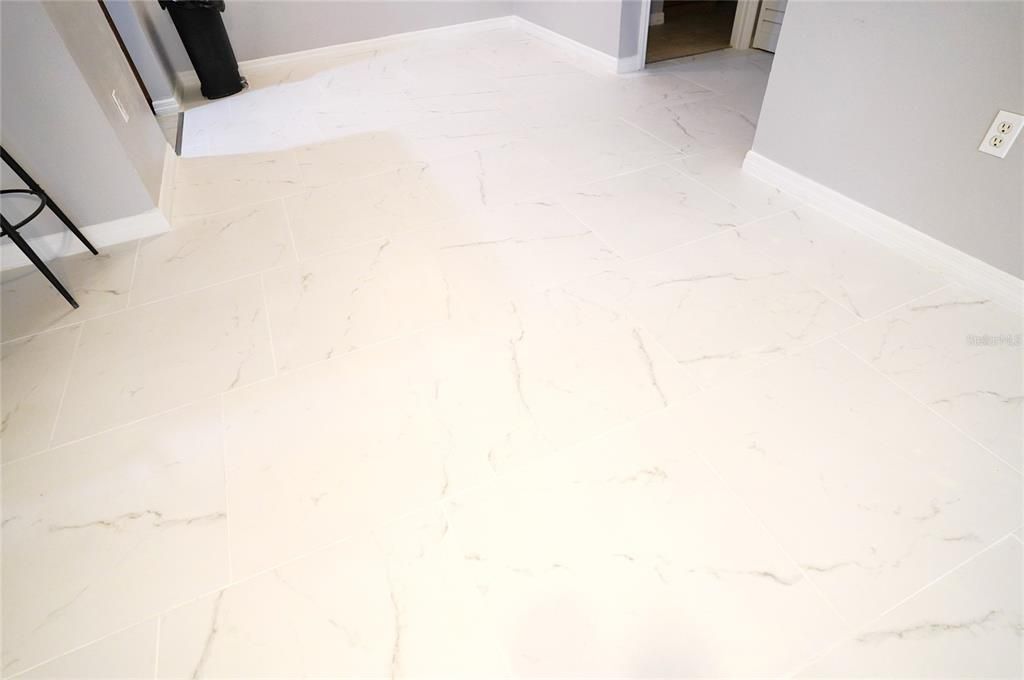 Active With Contract: $174,500 (2 beds, 2 baths, 916 Square Feet)