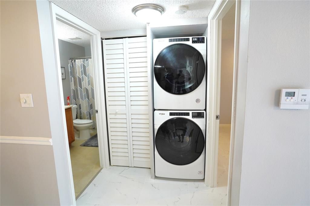 Active With Contract: $174,500 (2 beds, 2 baths, 916 Square Feet)