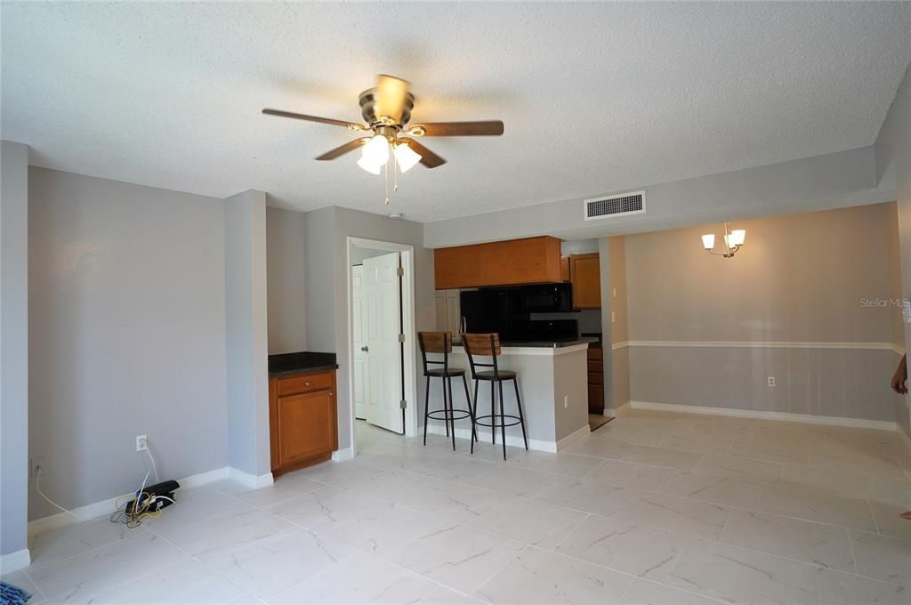 Active With Contract: $174,500 (2 beds, 2 baths, 916 Square Feet)
