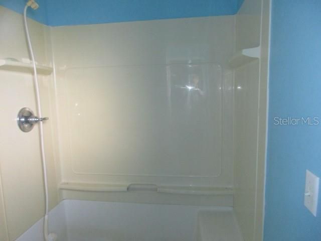 合同活跃: $140,000 (2 贝兹, 1 浴室, 888 平方英尺)