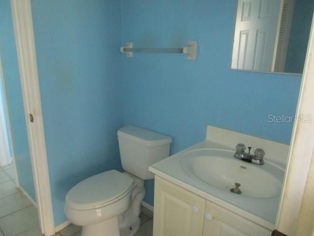 合同活跃: $140,000 (2 贝兹, 1 浴室, 888 平方英尺)