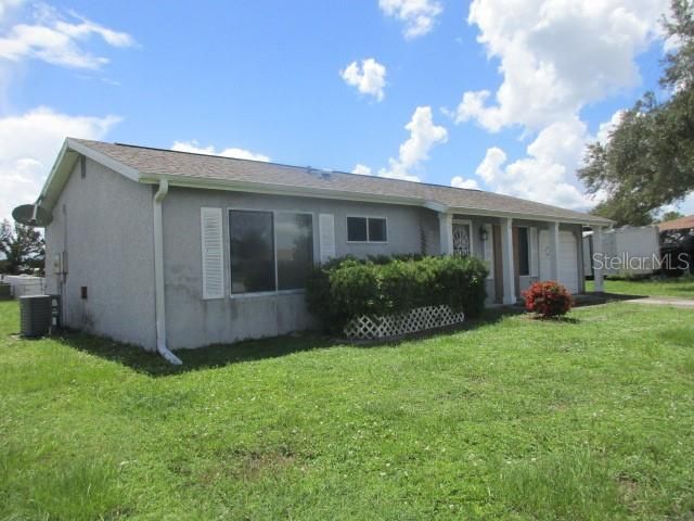 合同活跃: $140,000 (2 贝兹, 1 浴室, 888 平方英尺)