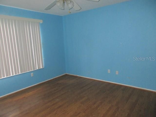 合同活跃: $140,000 (2 贝兹, 1 浴室, 888 平方英尺)