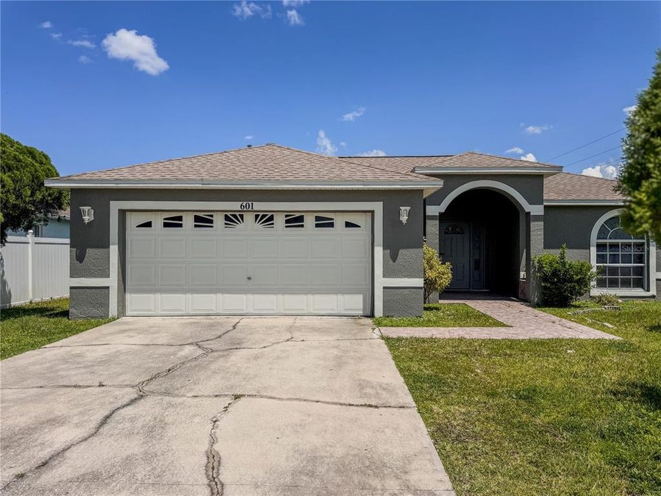 Active With Contract: $219,000 (4 beds, 2 baths, 1662 Square Feet)