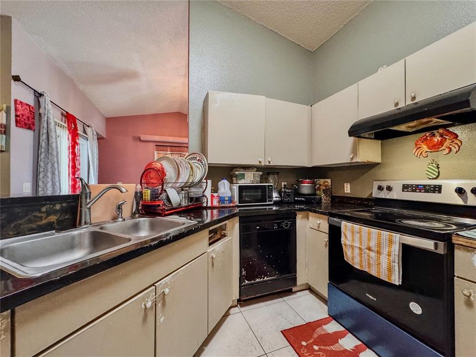 Active With Contract: $219,000 (4 beds, 2 baths, 1662 Square Feet)