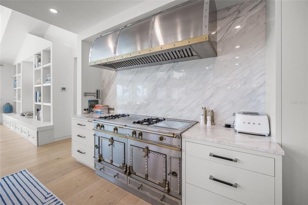 待售: $15,000,000 (5 贝兹, 6 浴室, 6862 平方英尺)