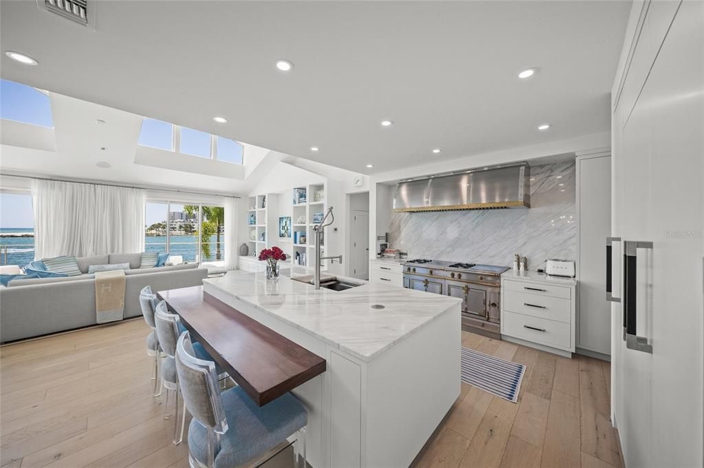 待售: $15,000,000 (5 贝兹, 6 浴室, 6862 平方英尺)