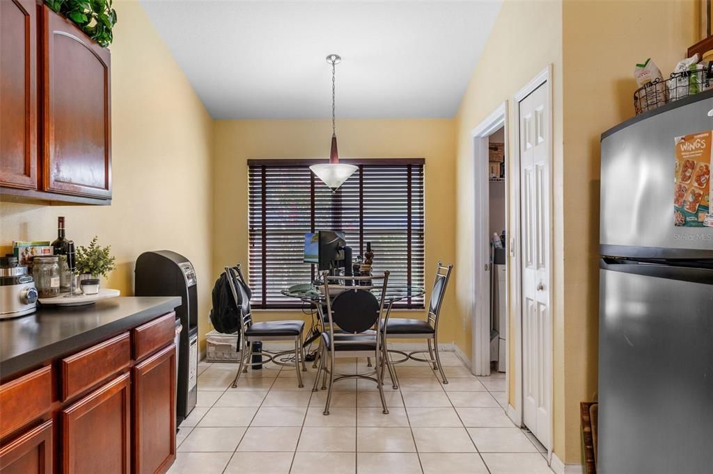 Под контрактом: $349,000 (3 спален, 2 ванн, 1798 Квадратных фут)