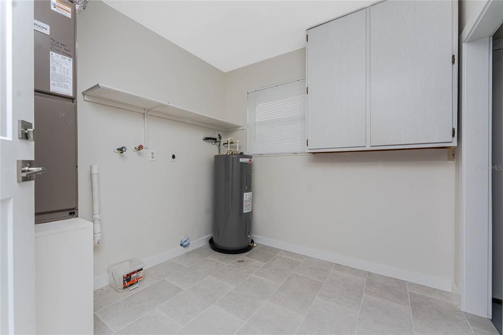 Под контрактом: $345,000 (3 спален, 2 ванн, 1336 Квадратных фут)