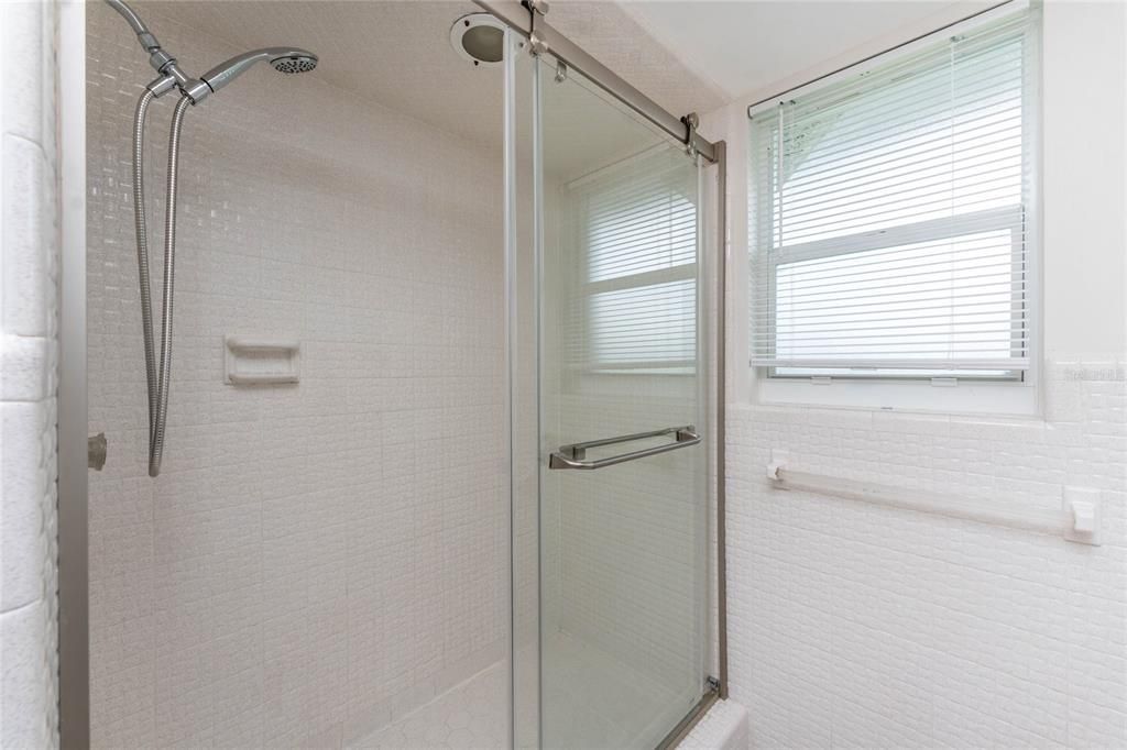 Под контрактом: $345,000 (3 спален, 2 ванн, 1336 Квадратных фут)