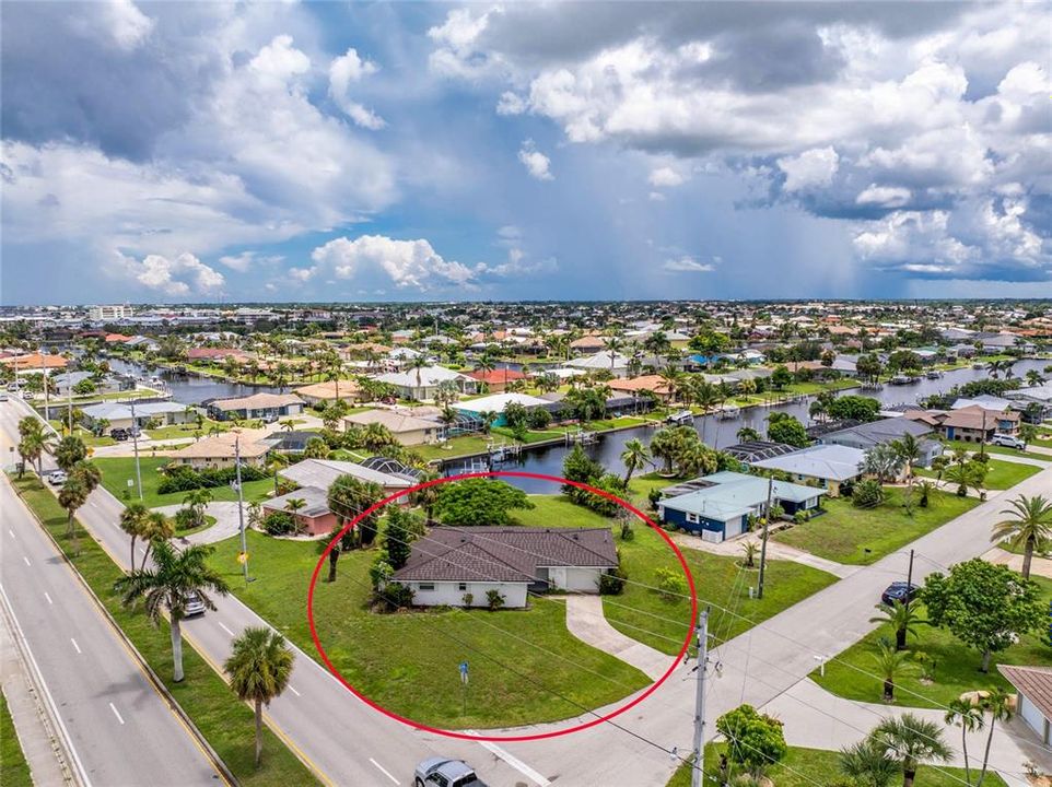 Под контрактом: $345,000 (3 спален, 2 ванн, 1336 Квадратных фут)