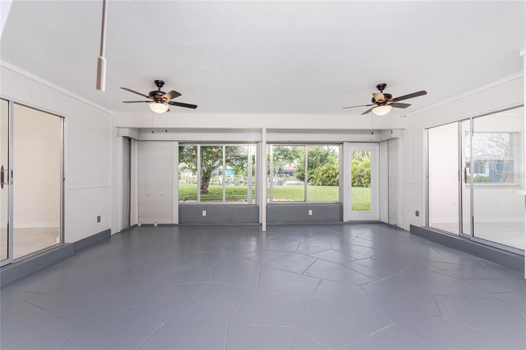 Под контрактом: $345,000 (3 спален, 2 ванн, 1336 Квадратных фут)