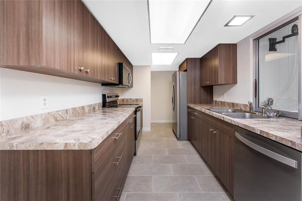 Под контрактом: $345,000 (3 спален, 2 ванн, 1336 Квадратных фут)