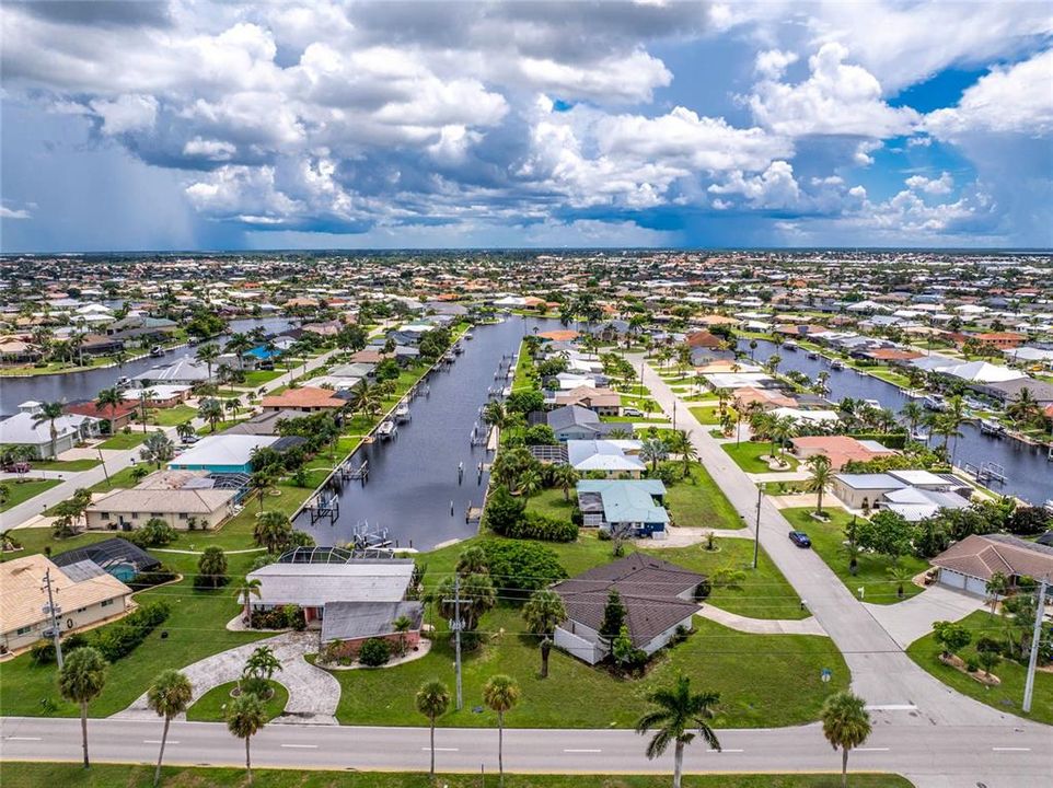 Под контрактом: $345,000 (3 спален, 2 ванн, 1336 Квадратных фут)