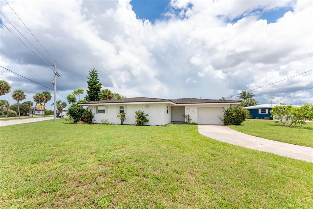 Под контрактом: $345,000 (3 спален, 2 ванн, 1336 Квадратных фут)