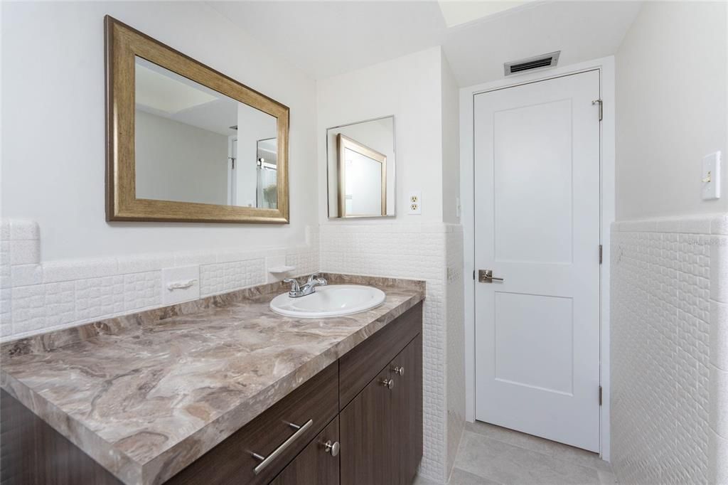 Под контрактом: $345,000 (3 спален, 2 ванн, 1336 Квадратных фут)