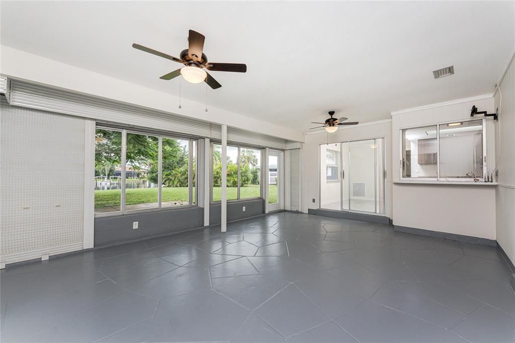 Под контрактом: $345,000 (3 спален, 2 ванн, 1336 Квадратных фут)