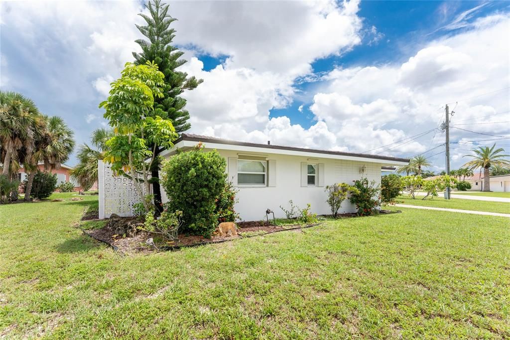 Под контрактом: $345,000 (3 спален, 2 ванн, 1336 Квадратных фут)