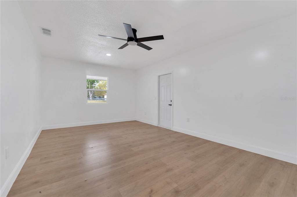 For Sale: $199,000 (3 beds, 2 baths, 1708 Square Feet)