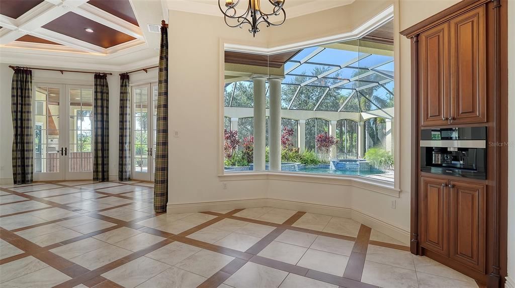 For Sale: $3,395,000 (4 beds, 4 baths, 6550 Square Feet)