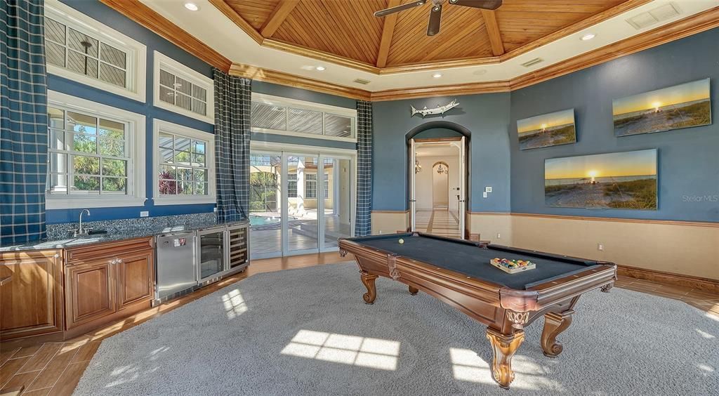 For Sale: $3,395,000 (4 beds, 4 baths, 6550 Square Feet)