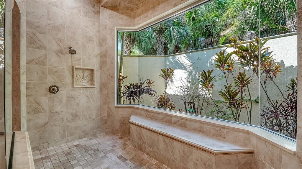 For Sale: $3,395,000 (4 beds, 4 baths, 6550 Square Feet)