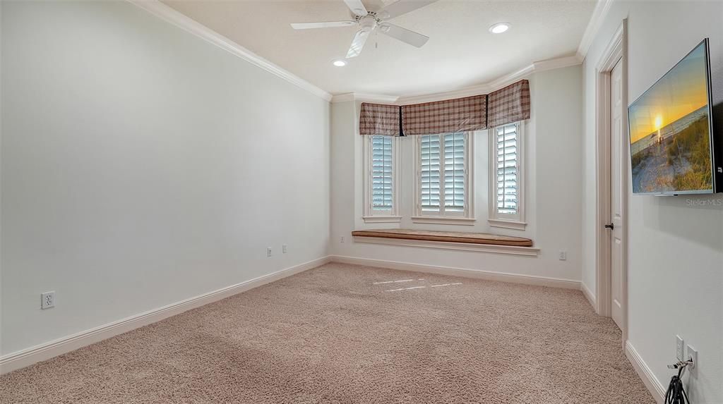 For Sale: $3,395,000 (4 beds, 4 baths, 6550 Square Feet)