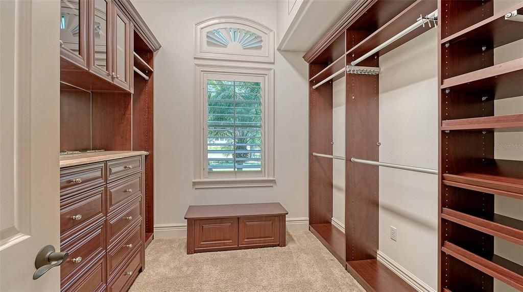 For Sale: $3,395,000 (4 beds, 4 baths, 6550 Square Feet)