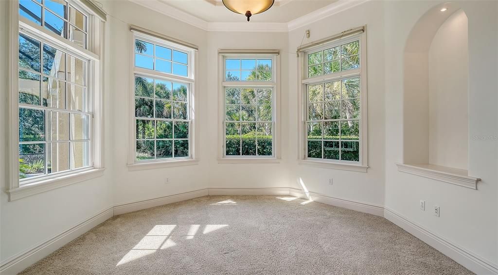 For Sale: $3,395,000 (4 beds, 4 baths, 6550 Square Feet)