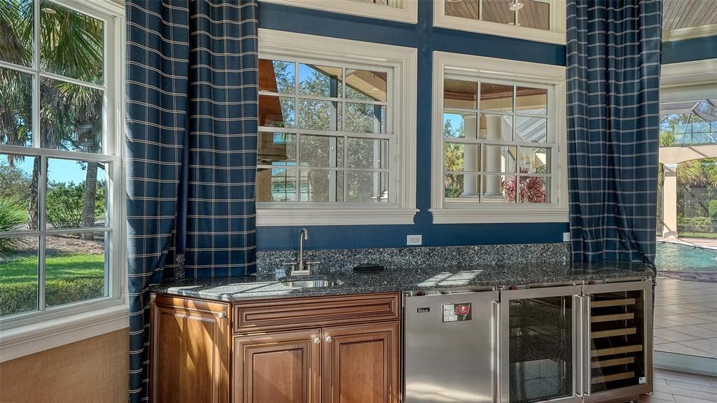 For Sale: $3,395,000 (4 beds, 4 baths, 6550 Square Feet)